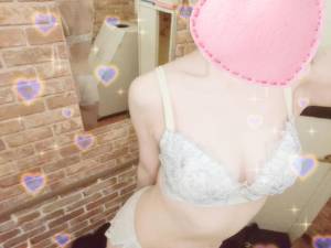 横山 かえで 25歳