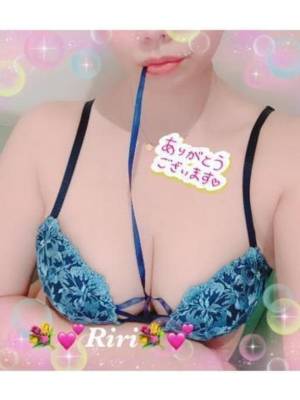 芹沢りり 31歳