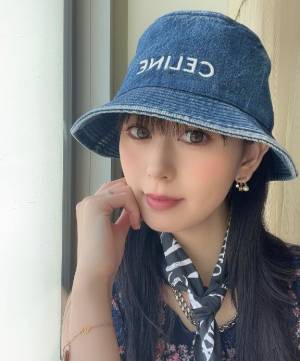 シオリ 23歳