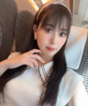 シオリ 23歳