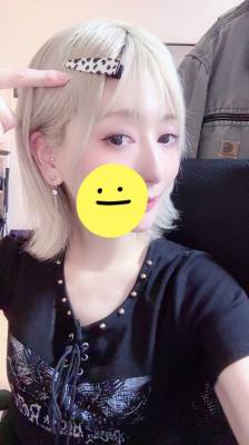 れい 23歳
