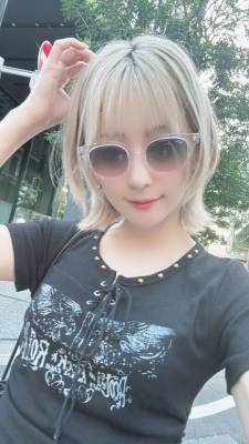 れい 23歳