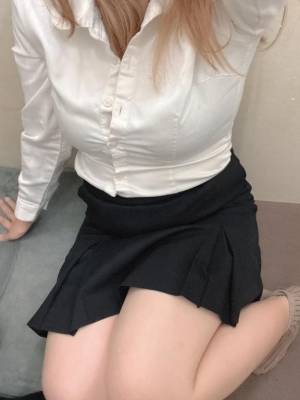 西原りょうか 27歳