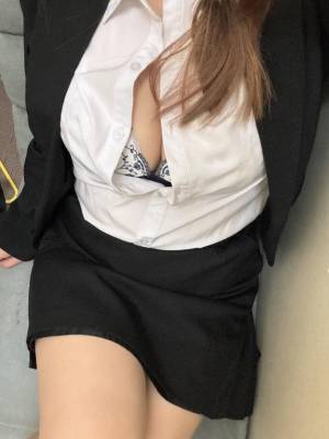 西原りょうか 27歳