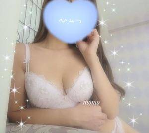 モモ 27歳