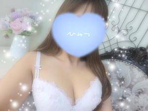 モモ 27歳