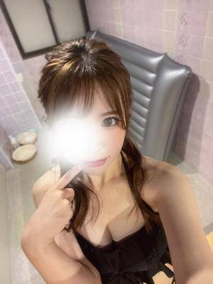 シオリ 23歳