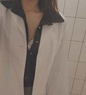 アノ 18歳