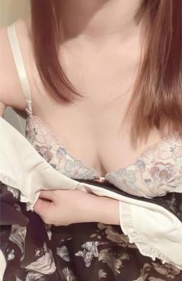 なこ 24歳