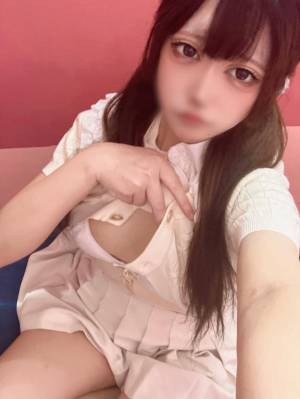 月姫なな 18歳