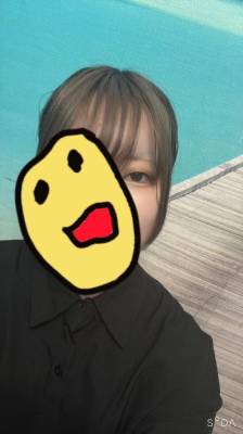 瑠璃川せな 18歳