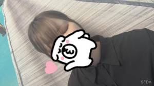 瑠璃川せな 18歳
