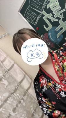 瑠璃川せな 18歳