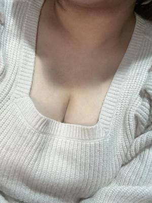 鳴宮ふゆか 23歳