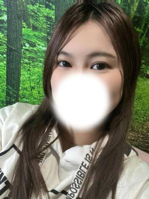 鳴宮ふゆか 23歳