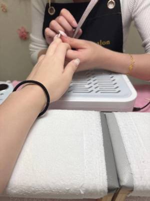 周東みはる 28歳