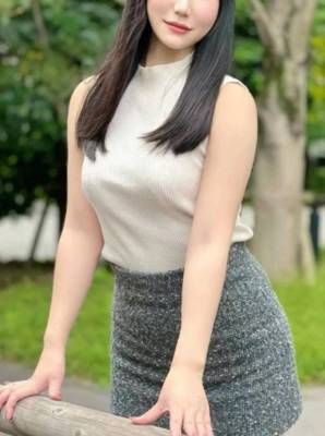 周東みはる 28歳