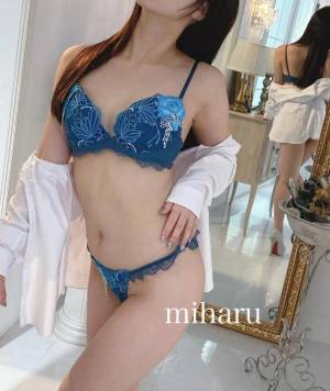 周東みはる 28歳