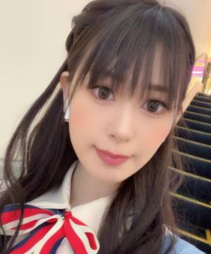 シオリ 23歳
