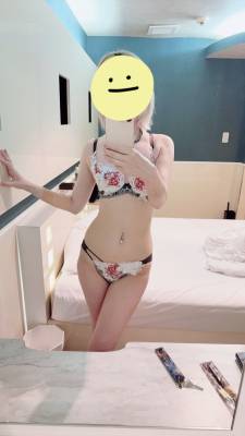 れい 23歳