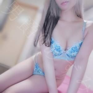 あずみ 24歳
