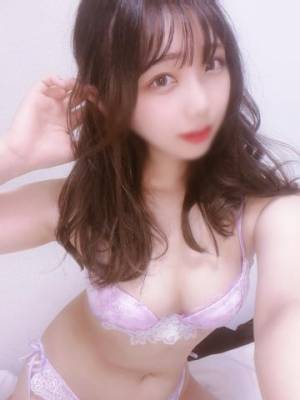 なちか 20歳