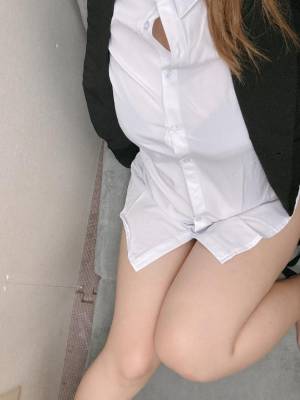 西原りょうか 27歳