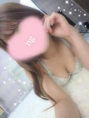 モモ 27歳