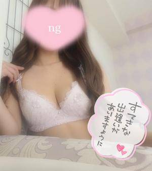 モモ 27歳