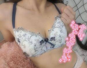 モモ 27歳