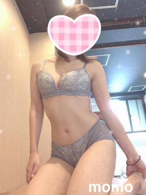 モモ 27歳