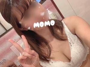 モモ 27歳