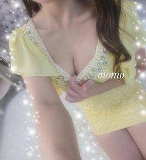 モモ 27歳