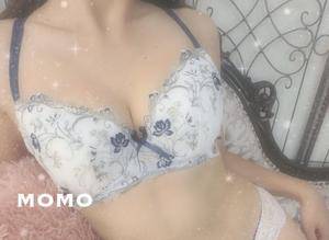 モモ 27歳